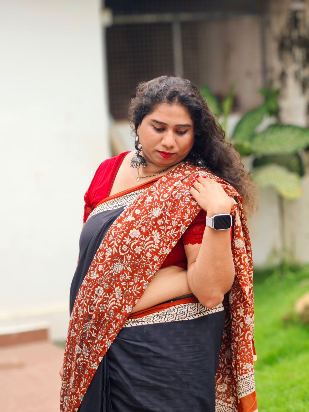 Black Floral Mulmul Saree – Soft, Elegant & Effortless 🖤