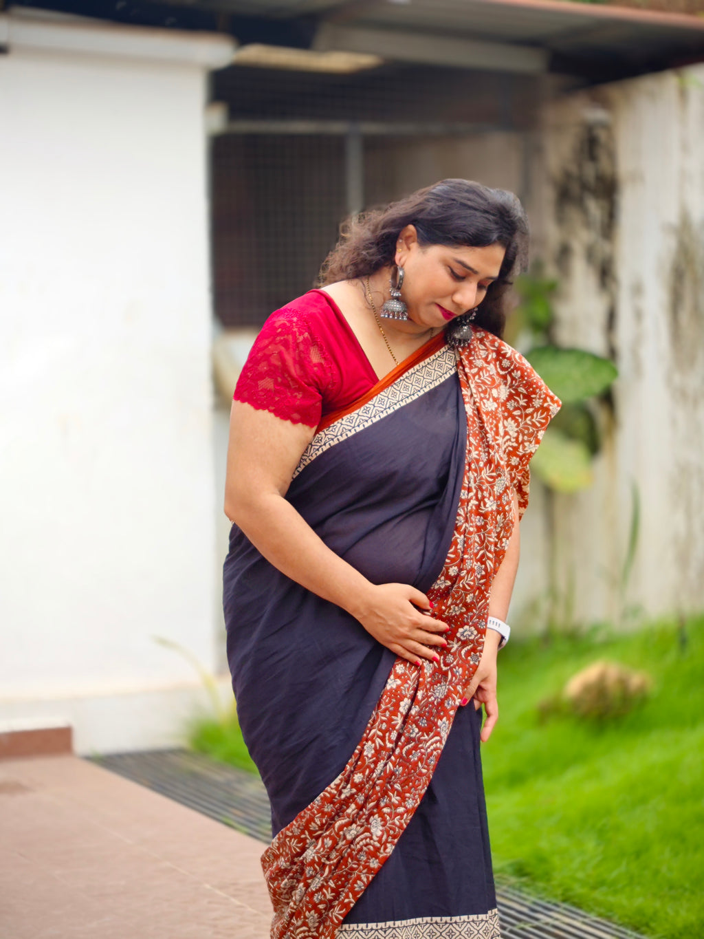 Black Floral Mulmul Saree – Soft, Elegant & Effortless 🖤