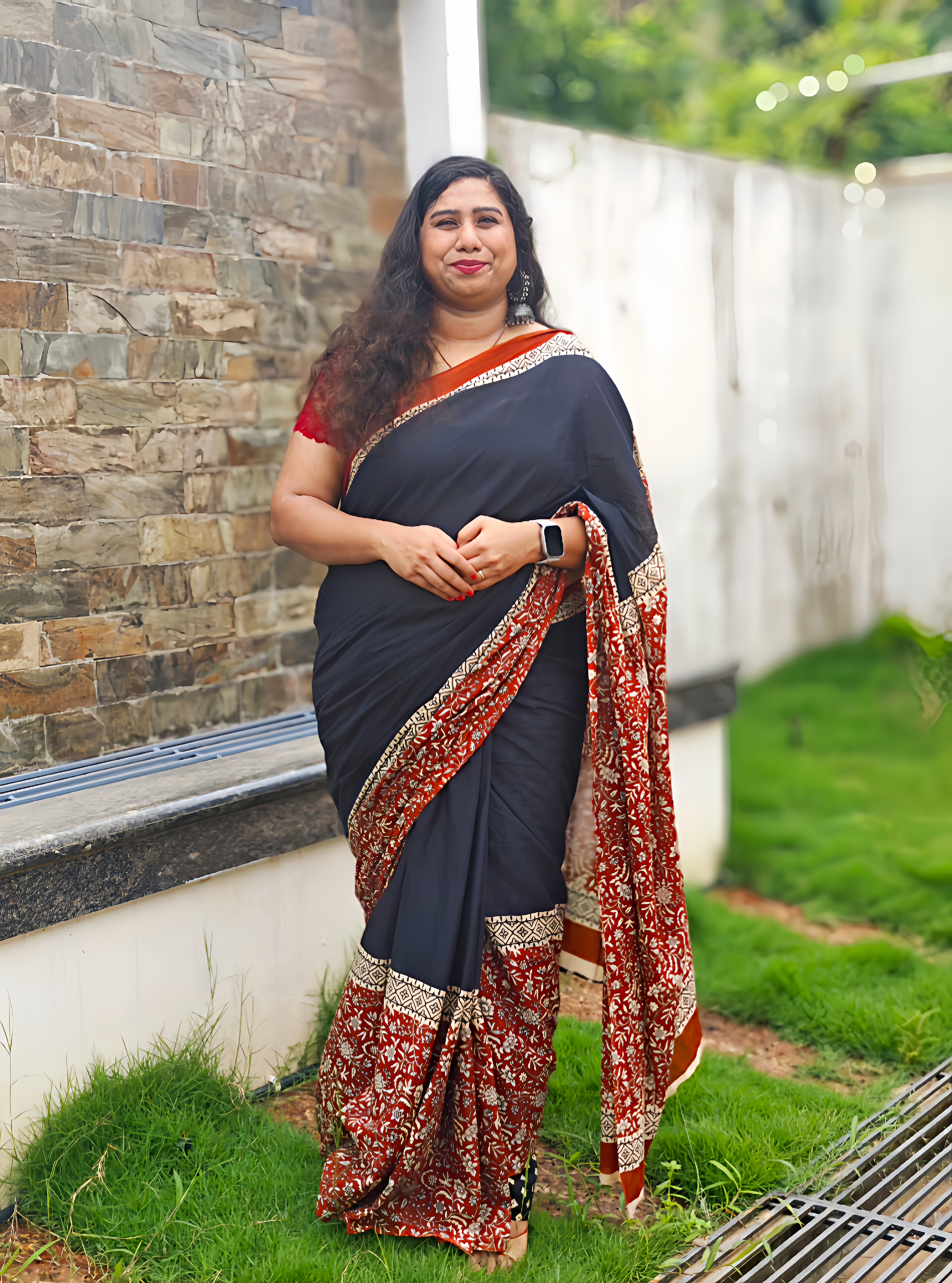 Black Floral Mulmul Saree – Soft, Elegant & Effortless 🖤
